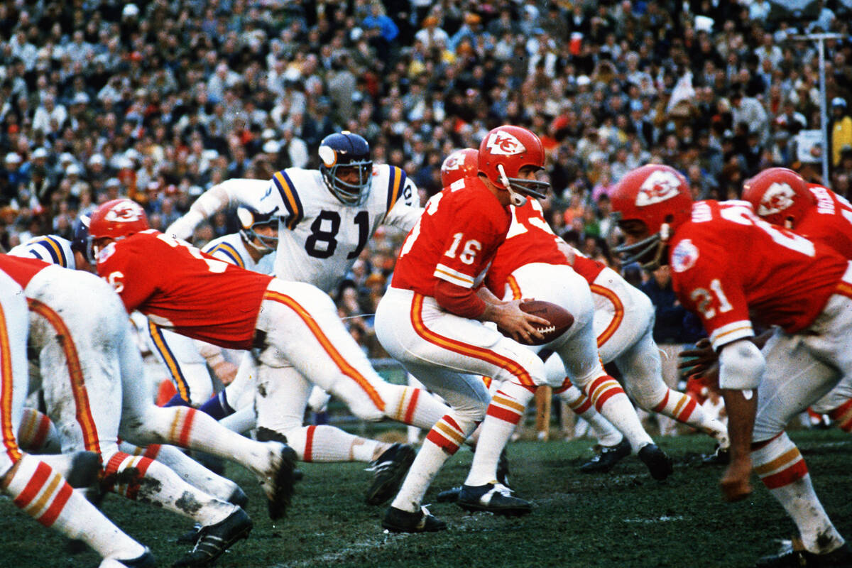 FILE - Kansas City Chiefs quarterback Len Dawson (16) turns around to hand the ball off to runn ...