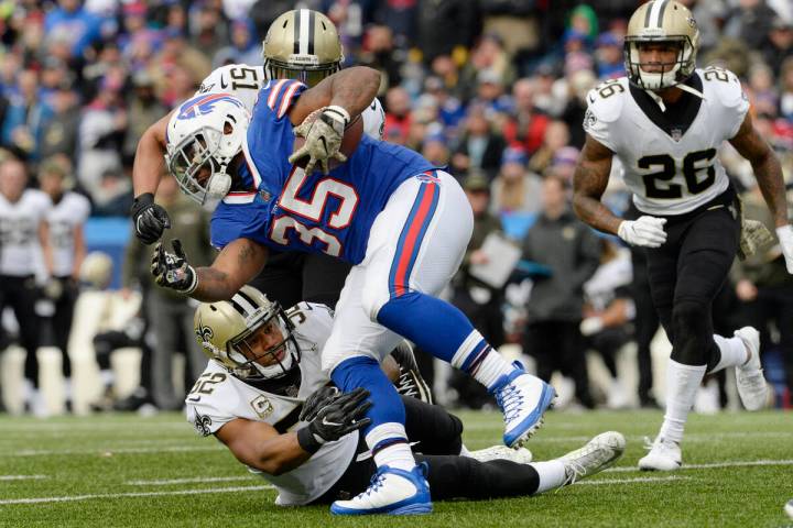 Buffalo Bills fullback Mike Tolbert (35) breaks a tackle by New Orleans Saints' Craig Robertson ...