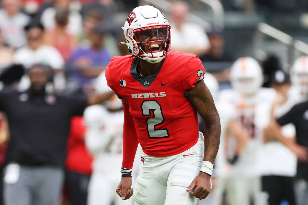 UNLV Rebels quarterback Doug Brumfield (2) gets ready to snap the ball during the first half of ...