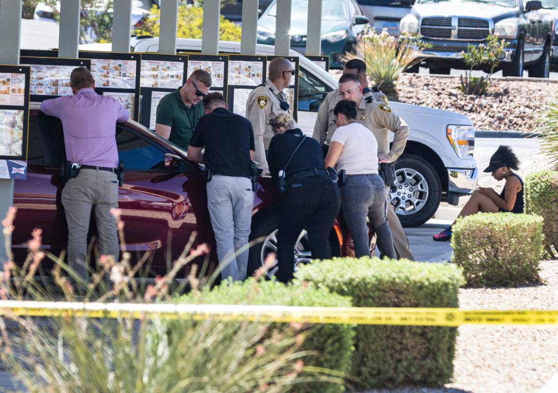 Las Vegas police investigate a shooting at he 3300 block of East Flamingo Road, on Monday, Aug. ...