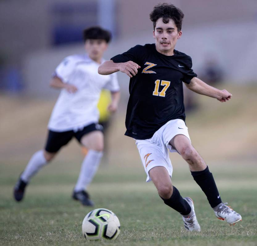 Durango’s Aleksander Benov (17) drives toward Cimarron-Memorial’s goal during a h ...