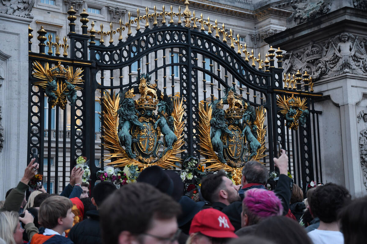 A crowd is gathered outside a gate at Buckingham Palace on Thursday, Sept. 8, 2022.(Nick Robertson)
