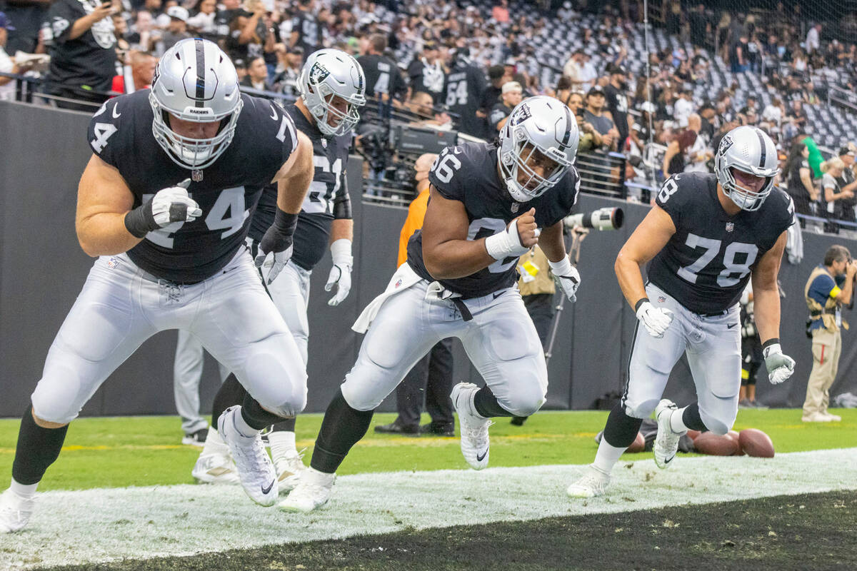 Raiders offensive tackle Kolton Miller (74), offensive lineman Dylan Parham (66) and offensive ...