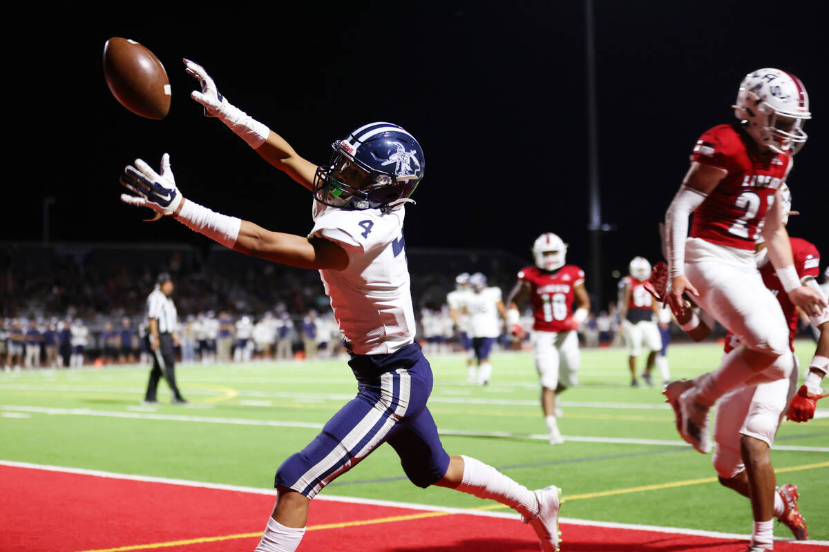 Kamehameha Kapalama's Kaina Watson (4) misses a pass in the end zone in the second half of a fo ...