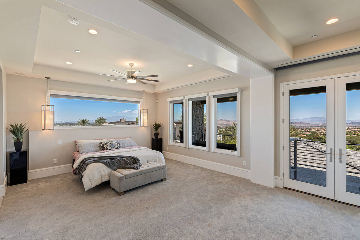 Guest bedroom. (Rob Jensen Co.)