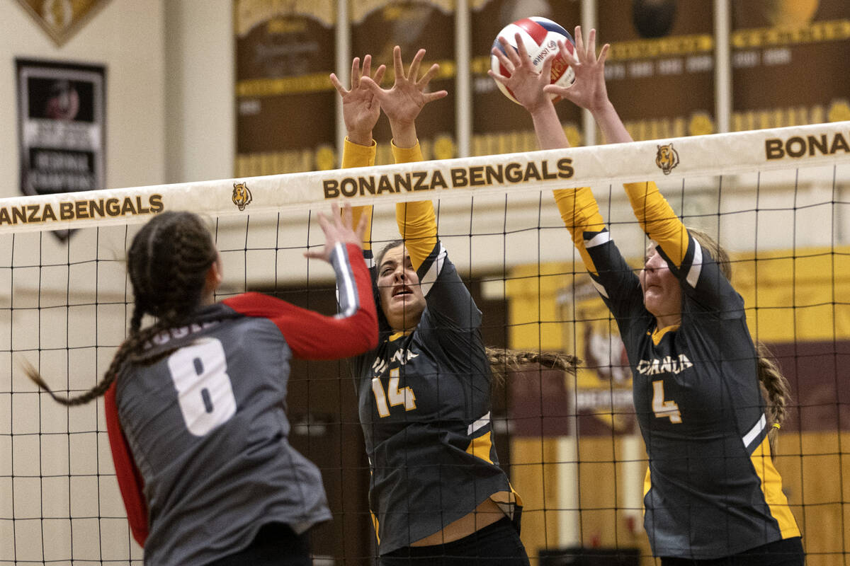 Bonanza’s Hannah Judkins (14) and Clara Jennings (4) miss a kill after Arbor View&#x2019 ...