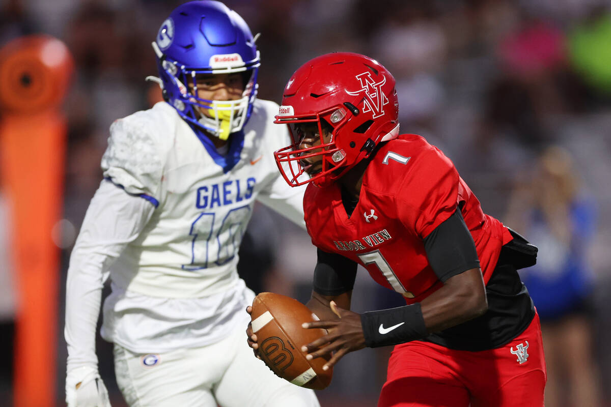 Arbor View quarterback Michael Kearns (7) runs the ball against Bishop Gorman at Arbor View Hig ...