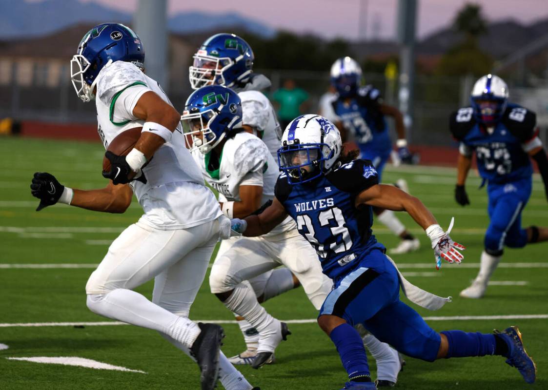 Green Valley High's wide receiver Nate Richter (11) runs against Basic High's running back Migu ...