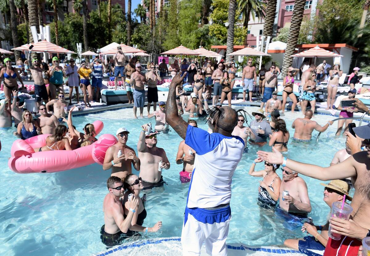 Coolio performs at Go Pool at Flamingo Las Vegas on Friday, May 26, 2017 (Bryan Steffy)