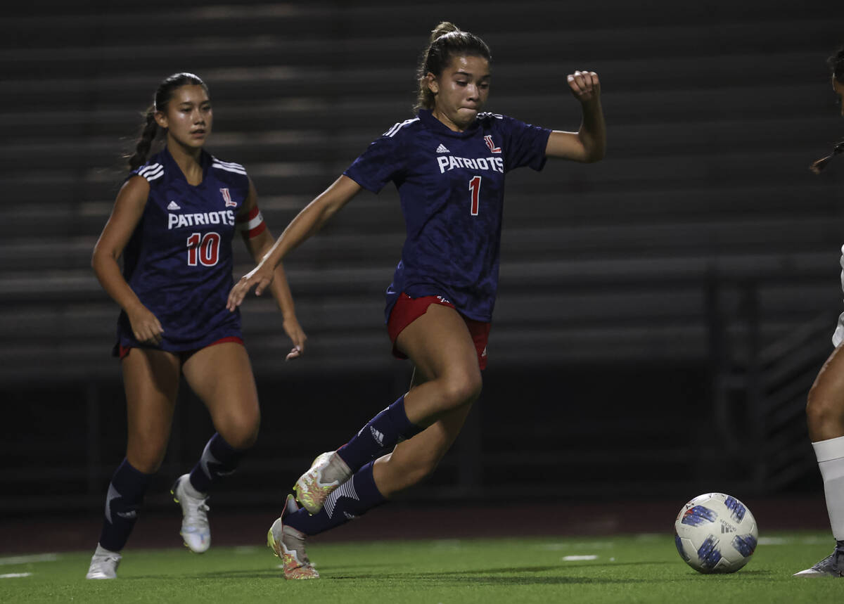 Liberty's Lillian Hastings (1) moves the ball against Desert Oasis during a soccer game at Libe ...