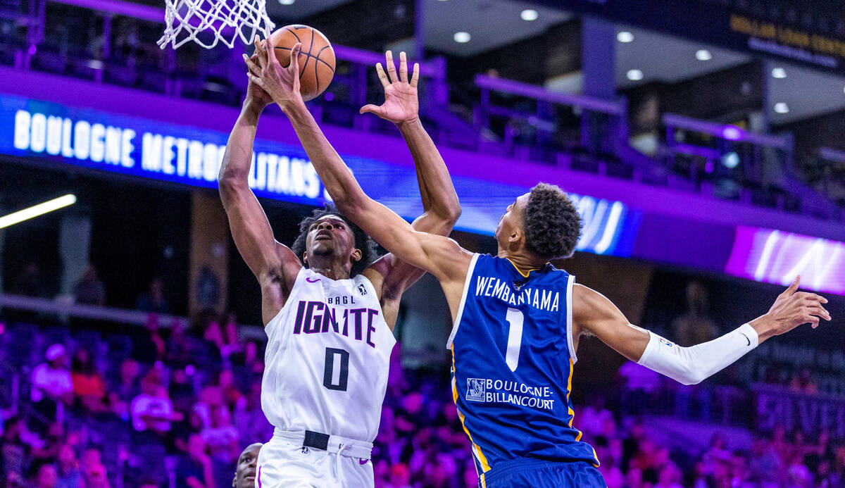 NBA G League Ignite guard Scoot Henderson (0) has a shot rejected by Metropolitans 92 center Vi ...