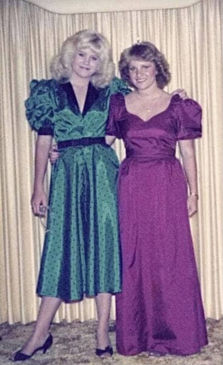 Jody Thompson DeVries, left, and her twin sister, Judi Fergason (Courtesy of Judi Fergason)