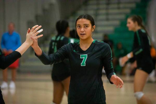 Palo Verde’s Cortny McCracken (7) high-fives a teammate during a volleyball game at Palo ...