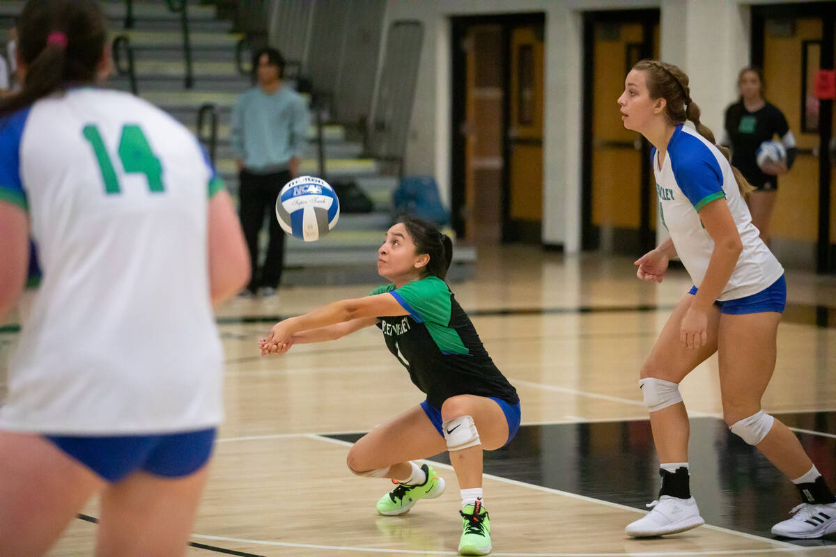 Green Valley’s Haley Rivas (1) digs the ball during the Green Valley-Palo Verde girls vo ...