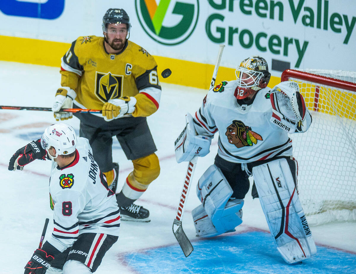 Chicago Blackhawks goaltender Alex Stalock (32) eyes a shot as Golden Knights right wing Mark S ...