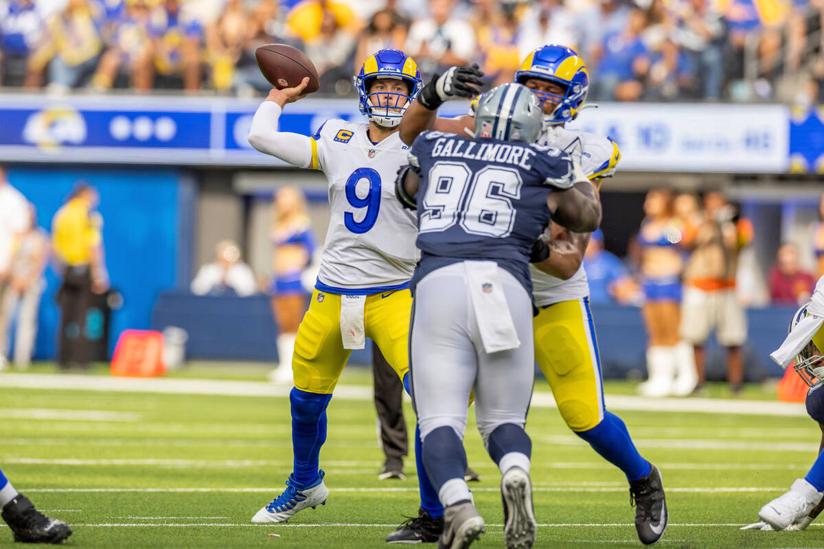 Quarterback (9) Matthew Stafford of the Los Angeles Rams passes the ball against the Dallas Cow ...