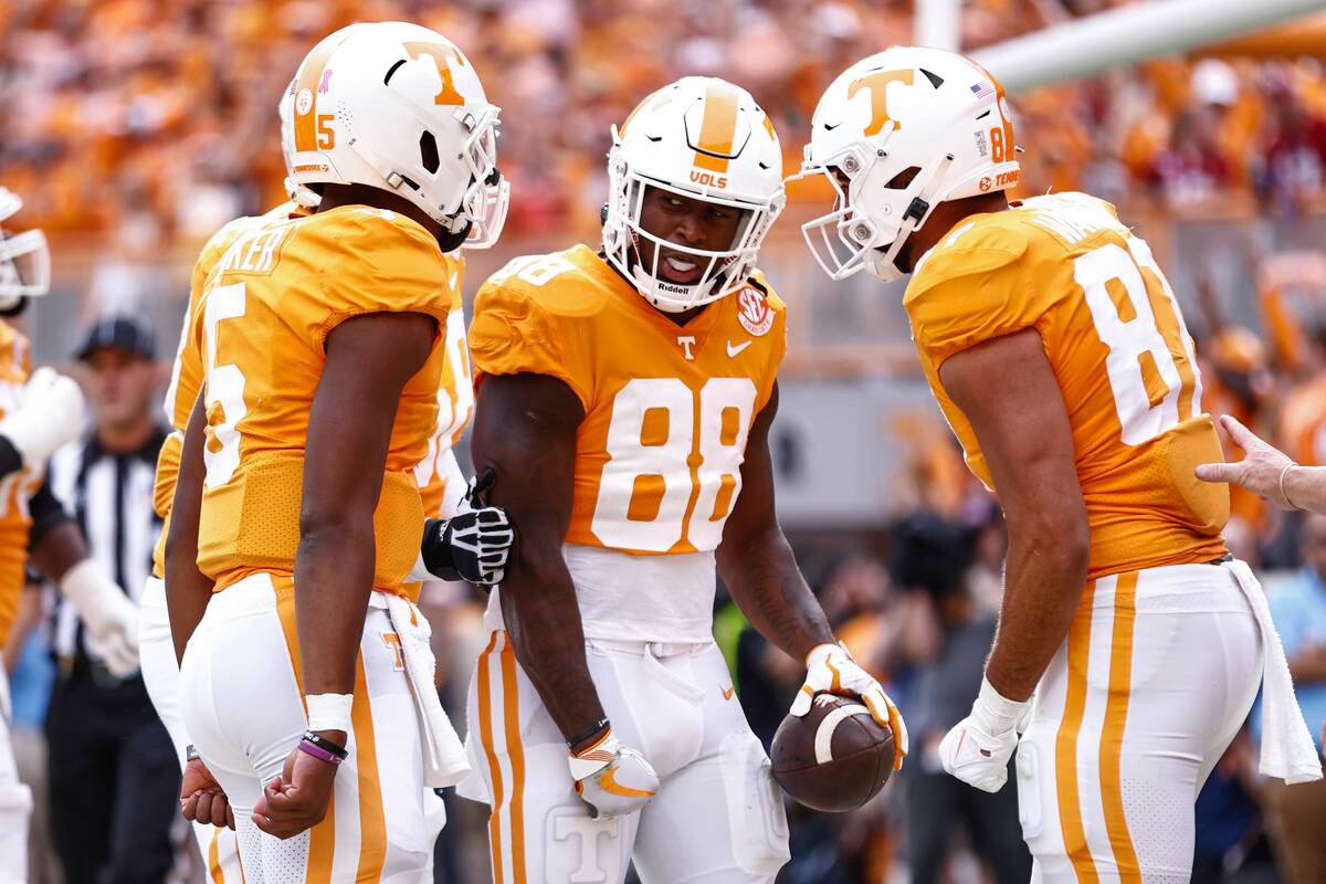 Tennessee tight end Princeton Fant (88) celebrates with teammates scoring a touchdown during th ...