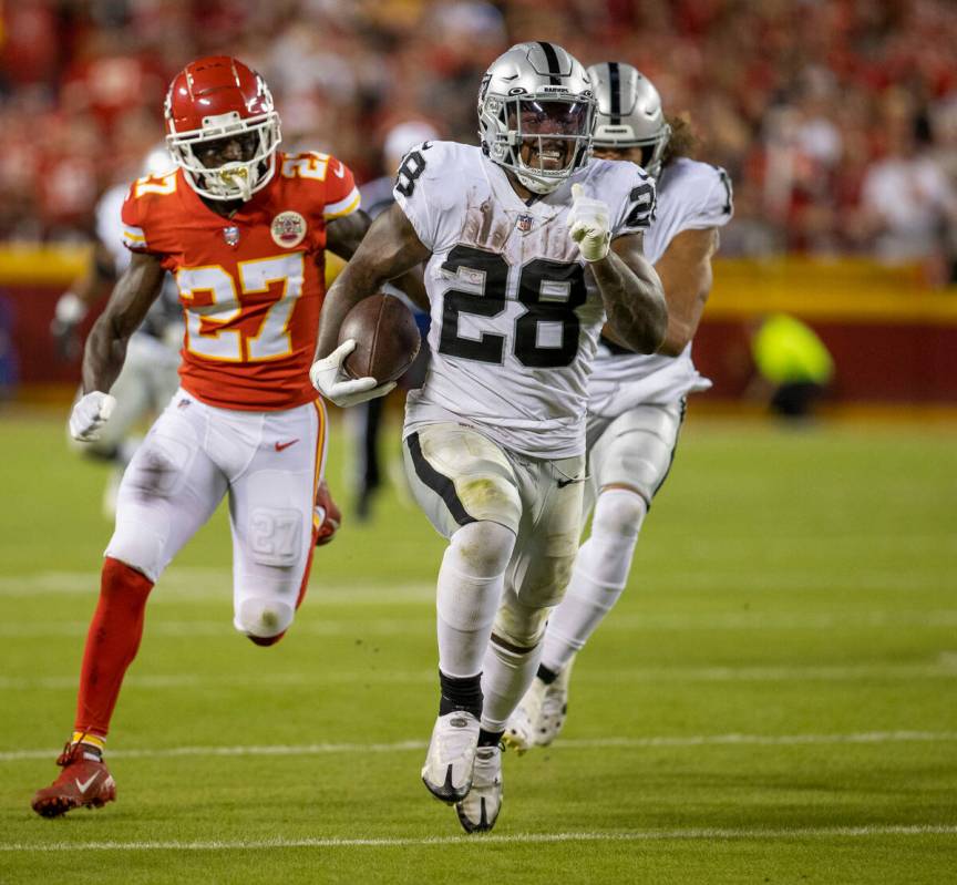 Raiders running back Josh Jacobs (28) breaks free on a big run as Kansas City Chiefs cornerback ...