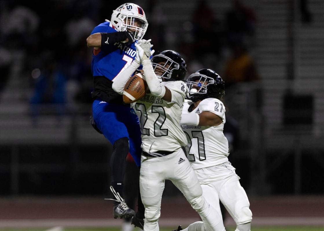 Liberty’s Jayden Robertson (7) jumps to catch a touchdown pass while Desert Pines&#x2019 ...