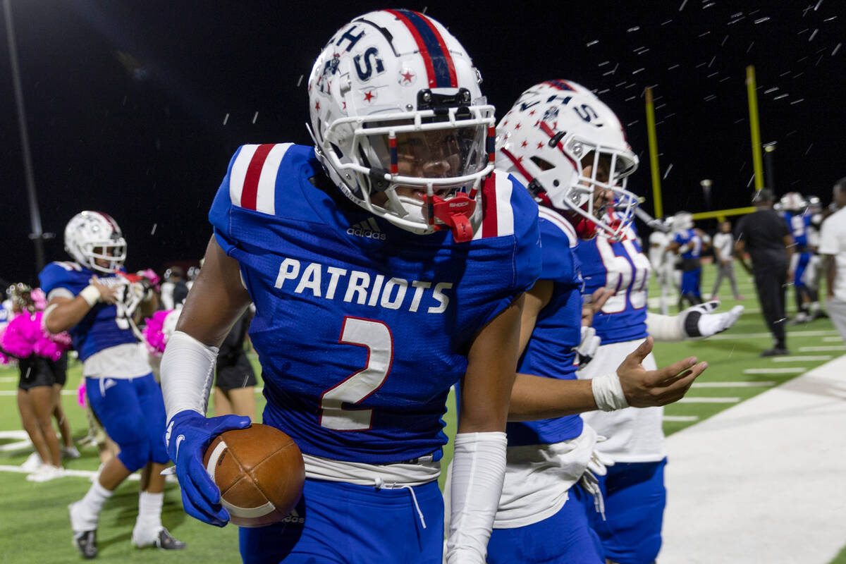 Liberty cheerleaders spray water on players including Andre Porter (2) after they won a Class 5 ...