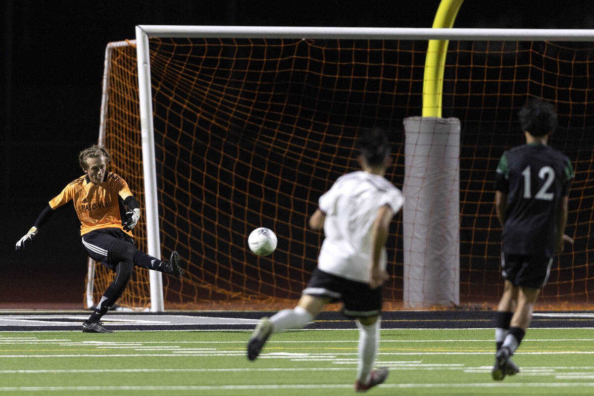 Palo Verde’s Henri Kettner kicks the ball into play during a boys high school soccer gam ...