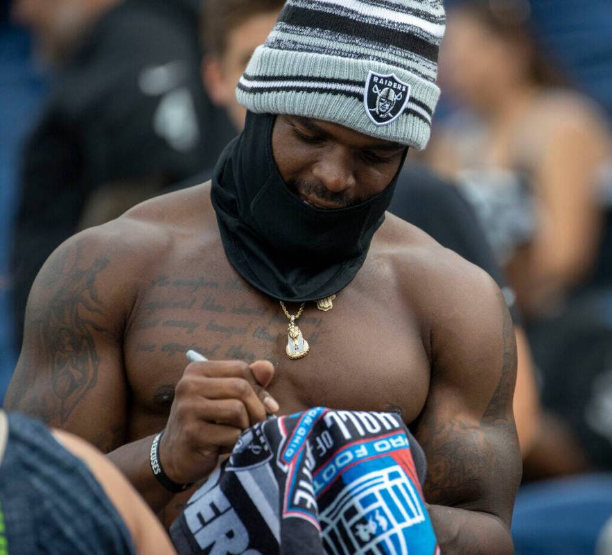 Raiders linebacker Denzel Perryman signs autographs for fans before the NFL Hall of Fame game a ...