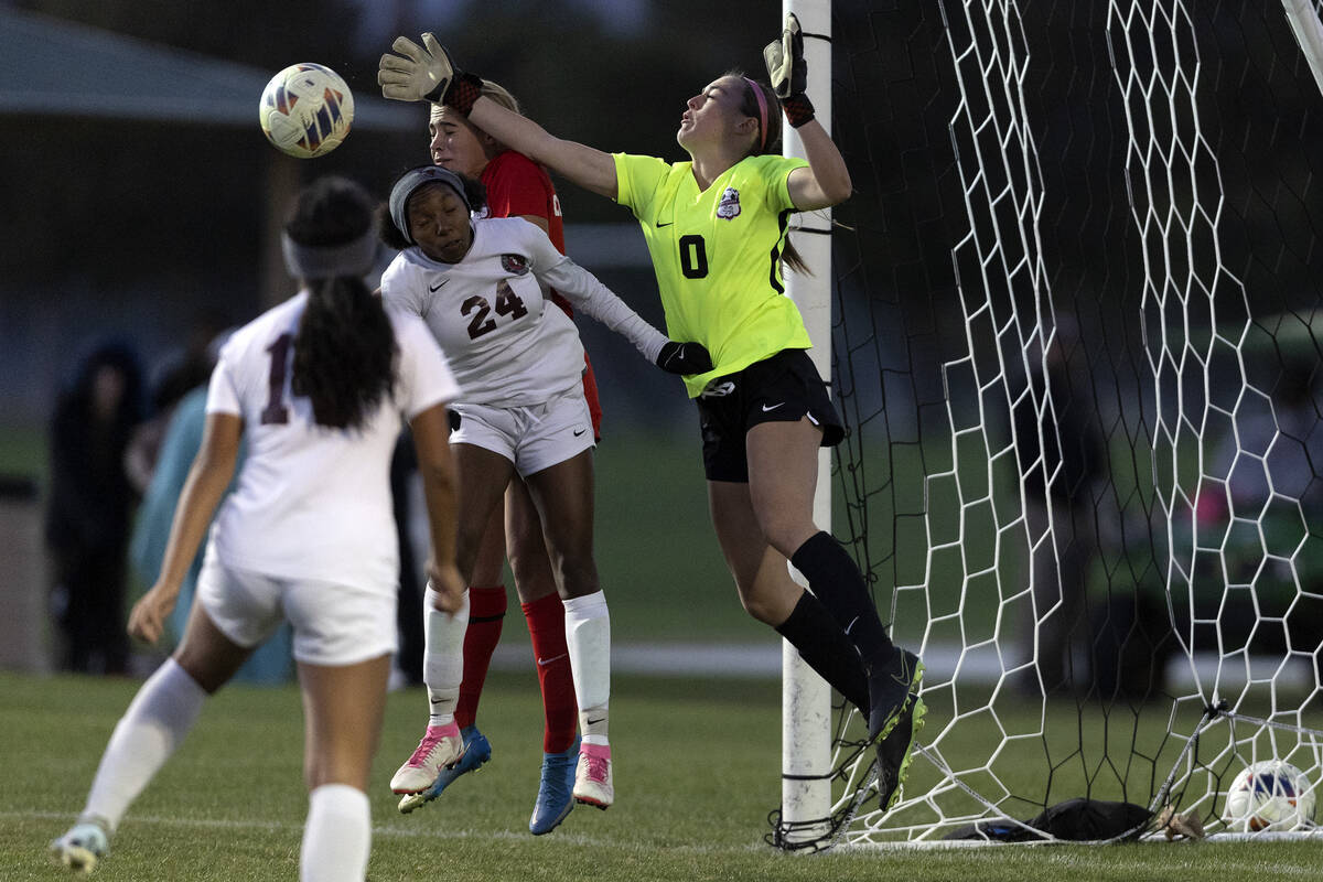 Coronado’s Megan Kingman (0) jumps to save while Desert Oasis’ Loryn Sturgis (24) ...