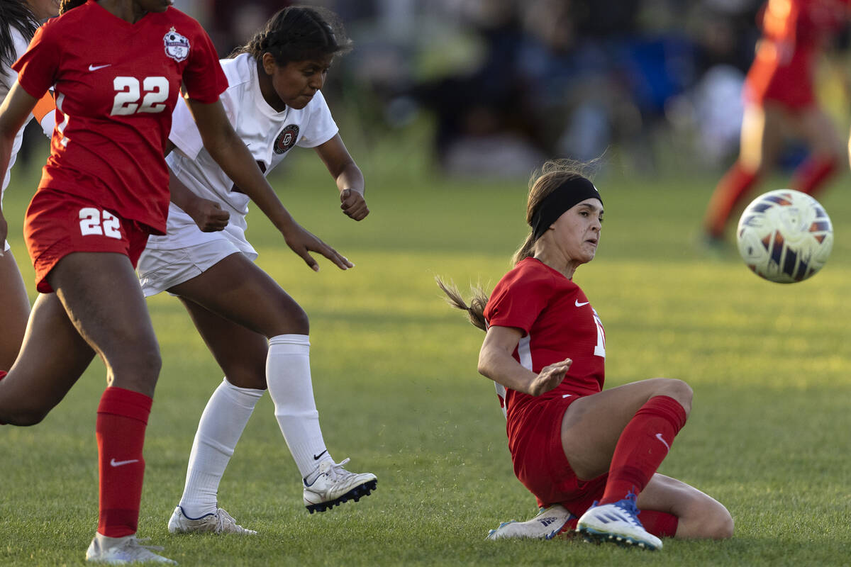 Coronado’s Trinity Buchanan, right, slide tackles Desert Oasis’ Alyssa Hill (21) ...