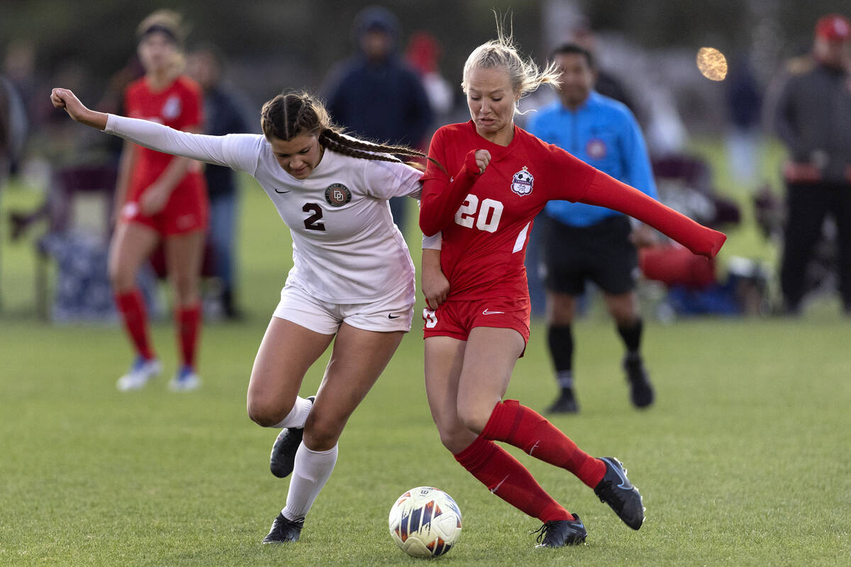 Desert Oasis’ Kate Perkes (2) dribbles against Coronado’s Cate Gusick (20) during ...