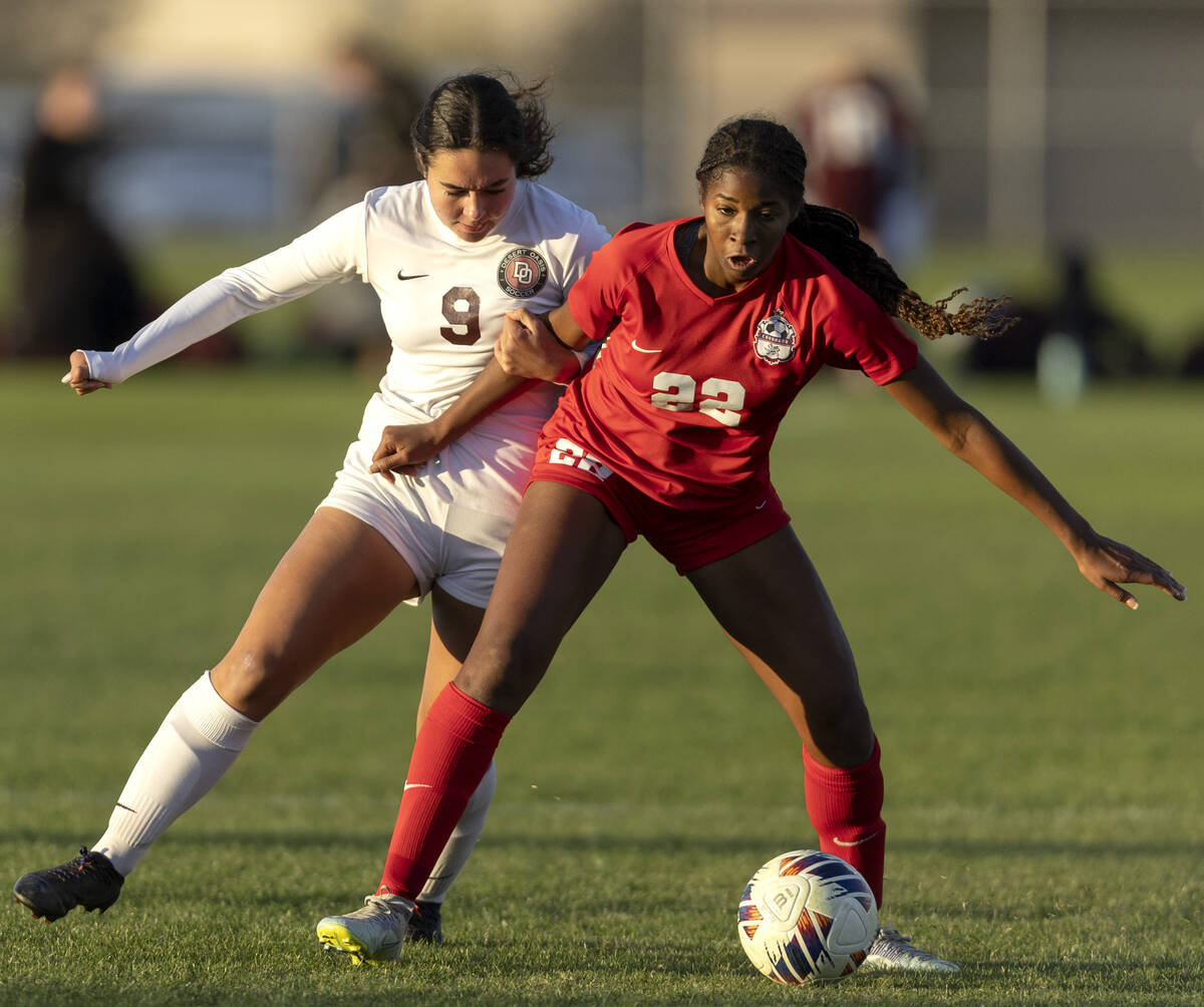 Desert Oasis’ Emma D'Angelo (9) dribbles against Coronado’s Sierah McCallum (22) ...