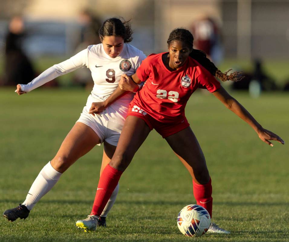 Desert Oasis’ Emma D'Angelo (9) dribbles against Coronado’s Sierah McCallum (22) ...