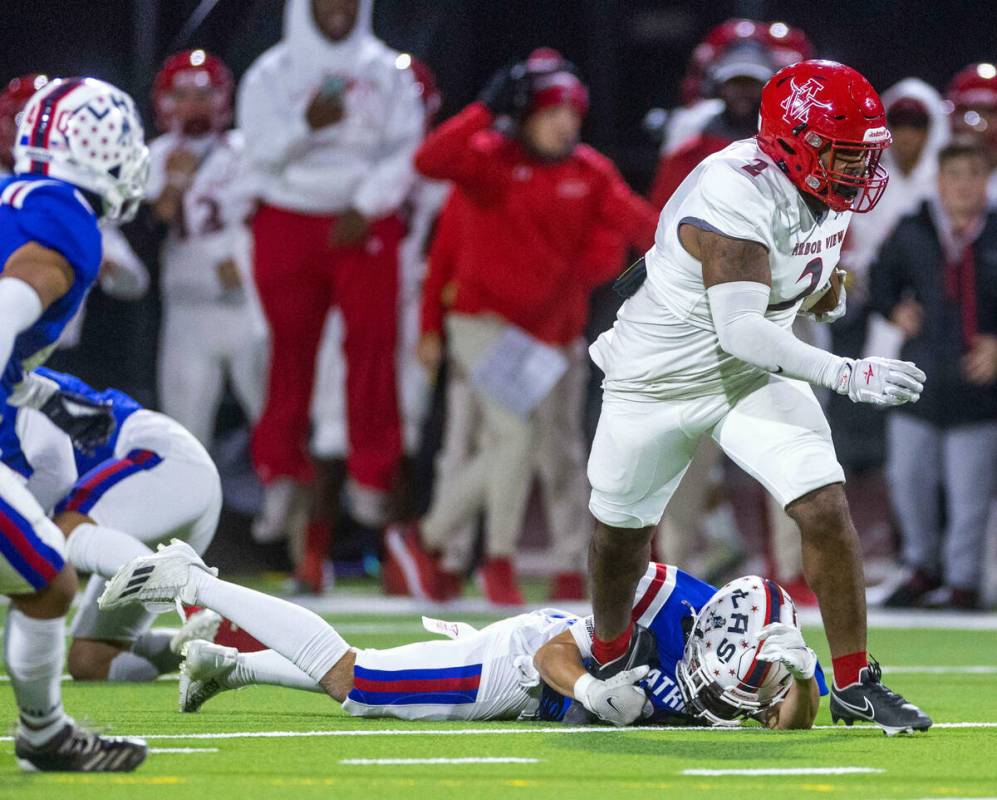 Arbor View RB Richard Washington (2) avoids a tackle by Liberty SB Colin Gregorio (4) during th ...