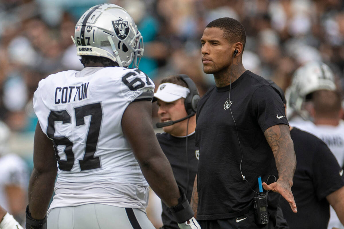 Raiders tight end Darren Waller, right, welcomes Raiders guard Lester Cotton Sr. (67) back to t ...