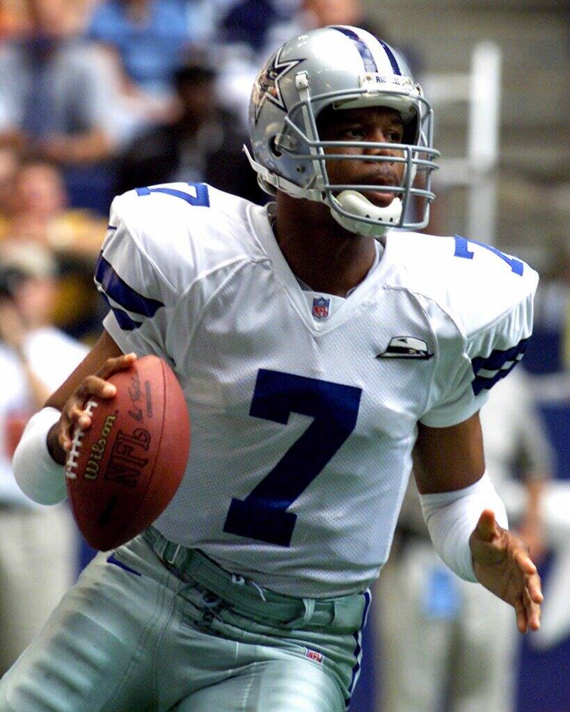 Dallas Cowboys backup quarterback Randall Cunningham fades back for a pass Oct. 22, 2000 in Irv ...