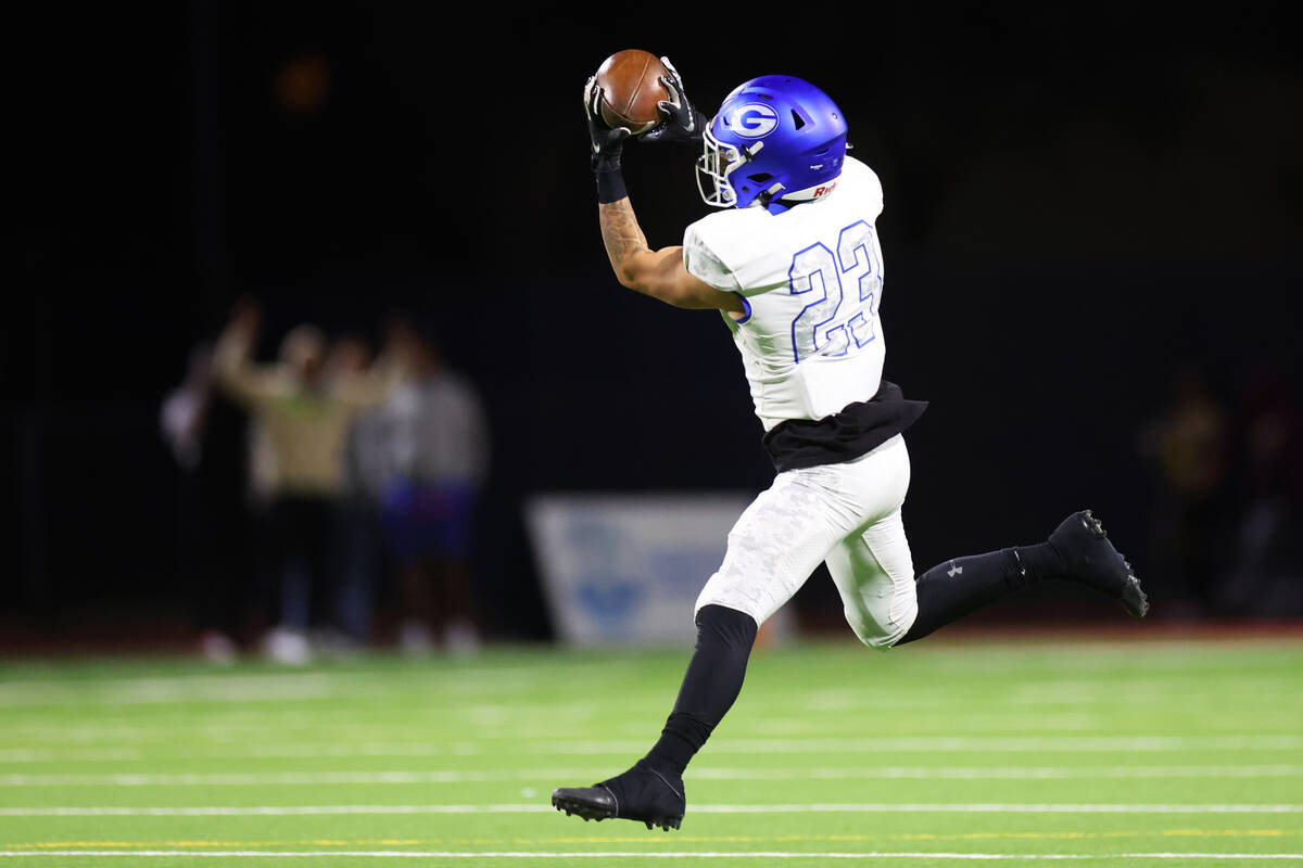 Bishop Gorman's Trech Kekahuna (23) makes a catch during the second half of the football 5A reg ...