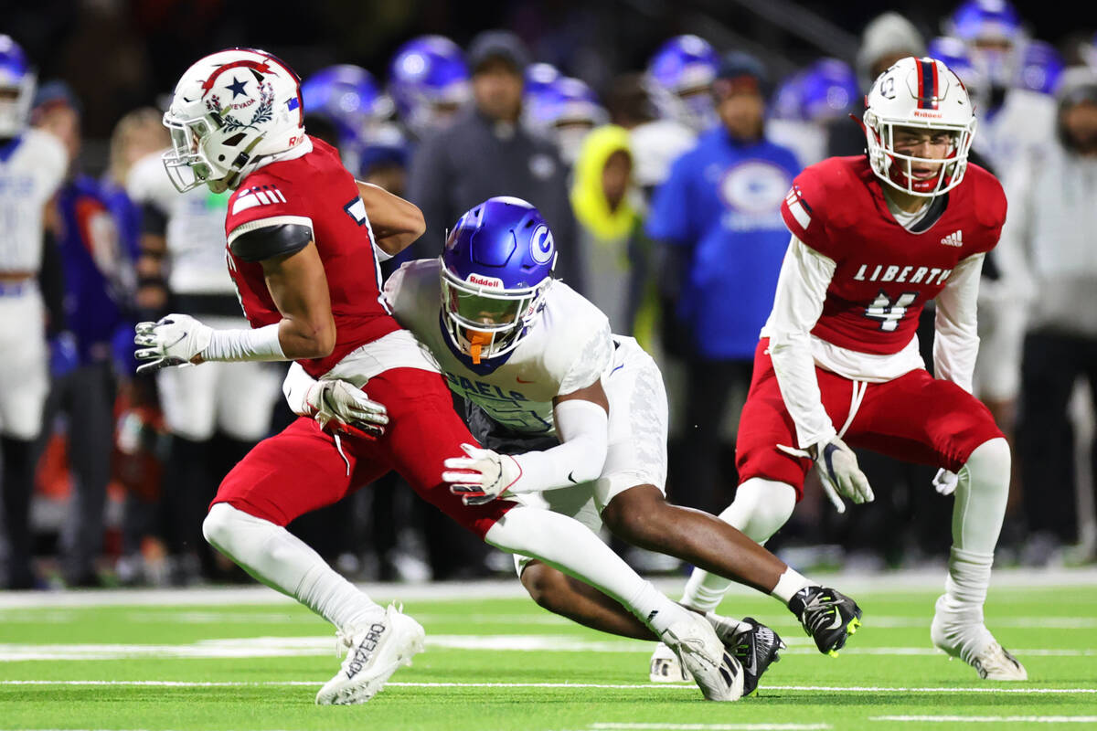 Bishop Gorman's Jeremiah Vessel (5) tackles Liberty's Jayden Robertson (7) after a catch during ...