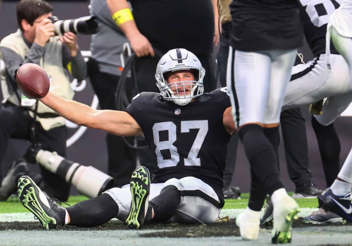 Raiders tight end Foster Moreau (87) celebrates after scoring a touchdown.against the Indianapo ...