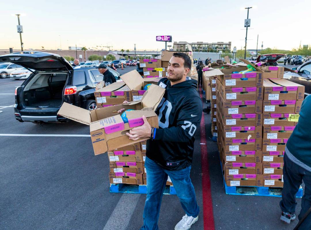 Raiders offensive tackle Sebastian Gutierrez (70) delivers a box of turkeys as he joins Raiders ...