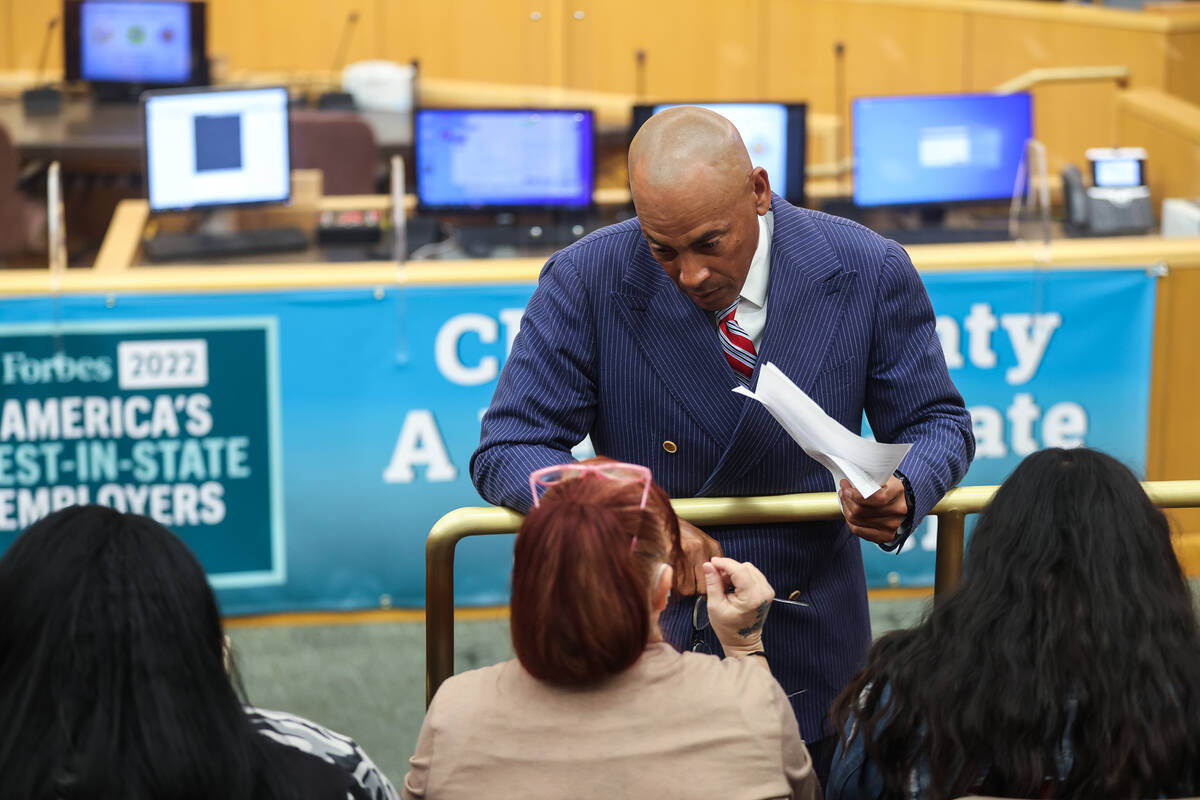 Ombudsman Carl Arnold speaks with the family of victim Demetrius Deshawn Roberts at a fact-find ...