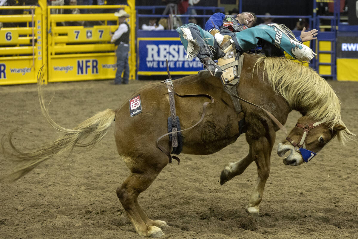 Caleb Bennett, of Corvallis, Mont., competes in bareback riding during the sixth go-round of th ...
