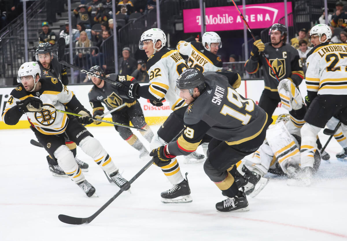 Golden Knights right wing Reilly Smith (19) follows after the puck next to Boston Bruins left w ...