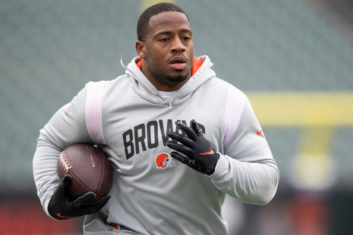 Cleveland Browns running back Nick Chubb (24) warms up before an NFL football game against the ...