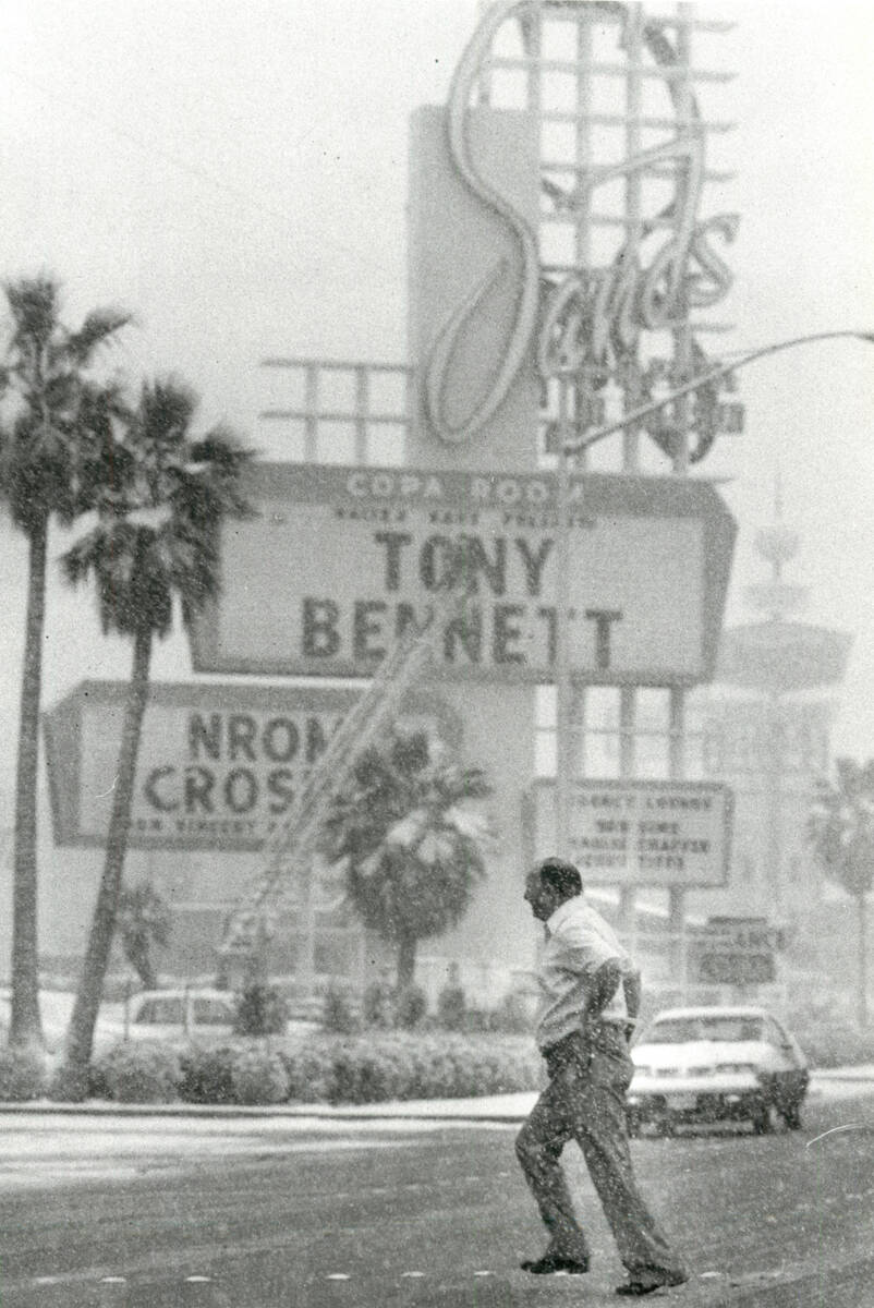 Snow at the Sands on the Las Vegas Strip in 1979. (Leonard Ignelzi/Las Vegas Review-Journal)