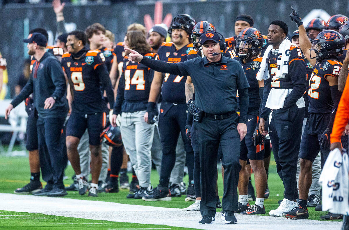 Oregon State Beavers Head Coach Jonathan Smith signals his players versus the Florida Gators du ...