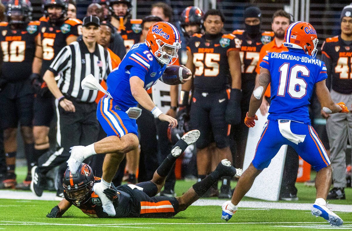 Florida Gators quarterback Jack Miller III (10) attempts to break free from Oregon State Beaver ...