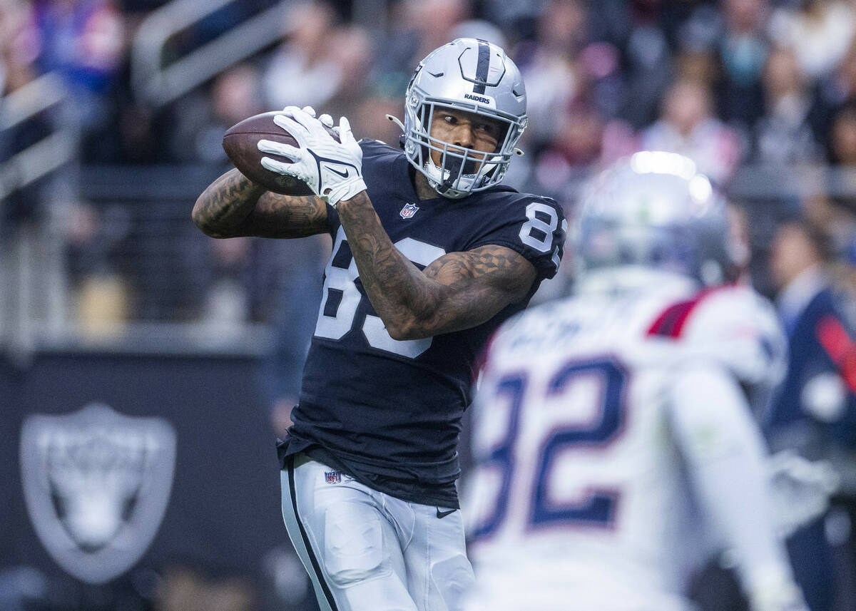 Raiders tight end Darren Waller (83) secures a touchdown catch versus the New England Patriots ...