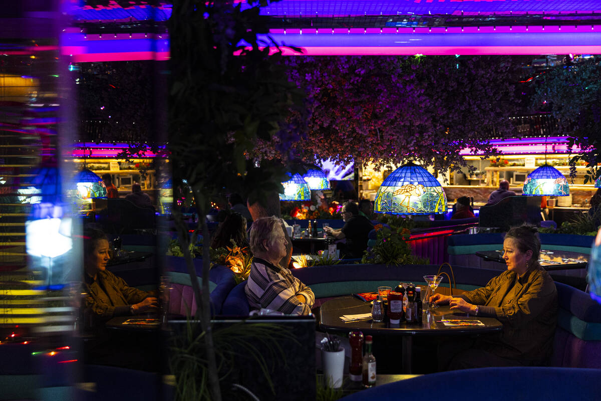 People dine at Peppermill on Tuesday, Dec. 13, 2022, in Las Vegas. (Chase Stevens/Las Vegas Rev ...