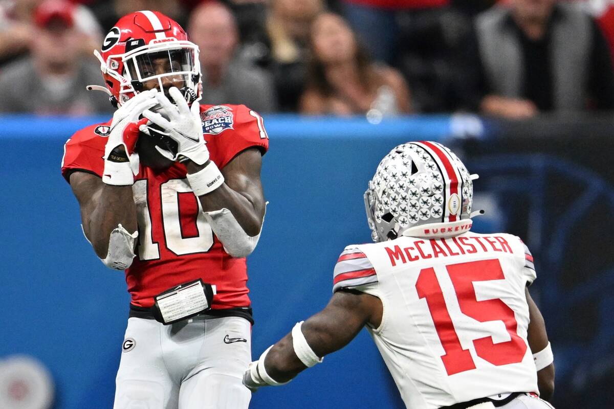 Georgia wide receiver Kearis Jackson (10) makes the catch against Ohio State safety Tanner McCa ...