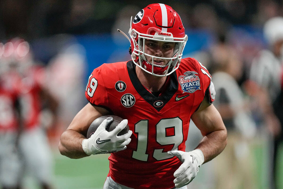 Georgia tight end Brock Bowers (19) warms up before the Peach Bowl NCAA college football semifi ...