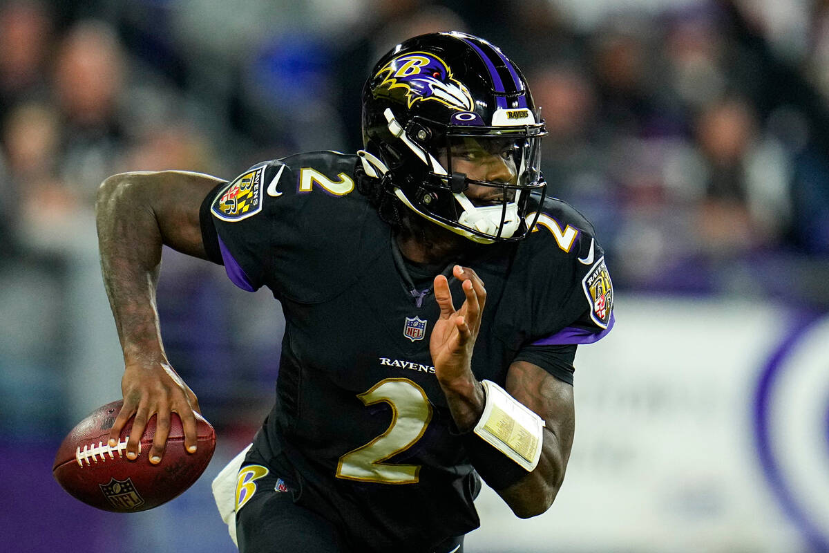 Baltimore Ravens quarterback Tyler Huntley (2) scrambles against the Pittsburgh Steelers in the ...